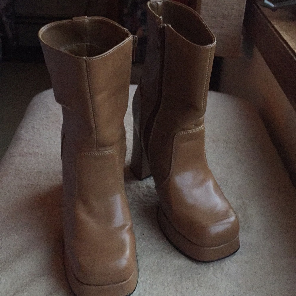 Mandee Brown Heeled Boots size 7.5